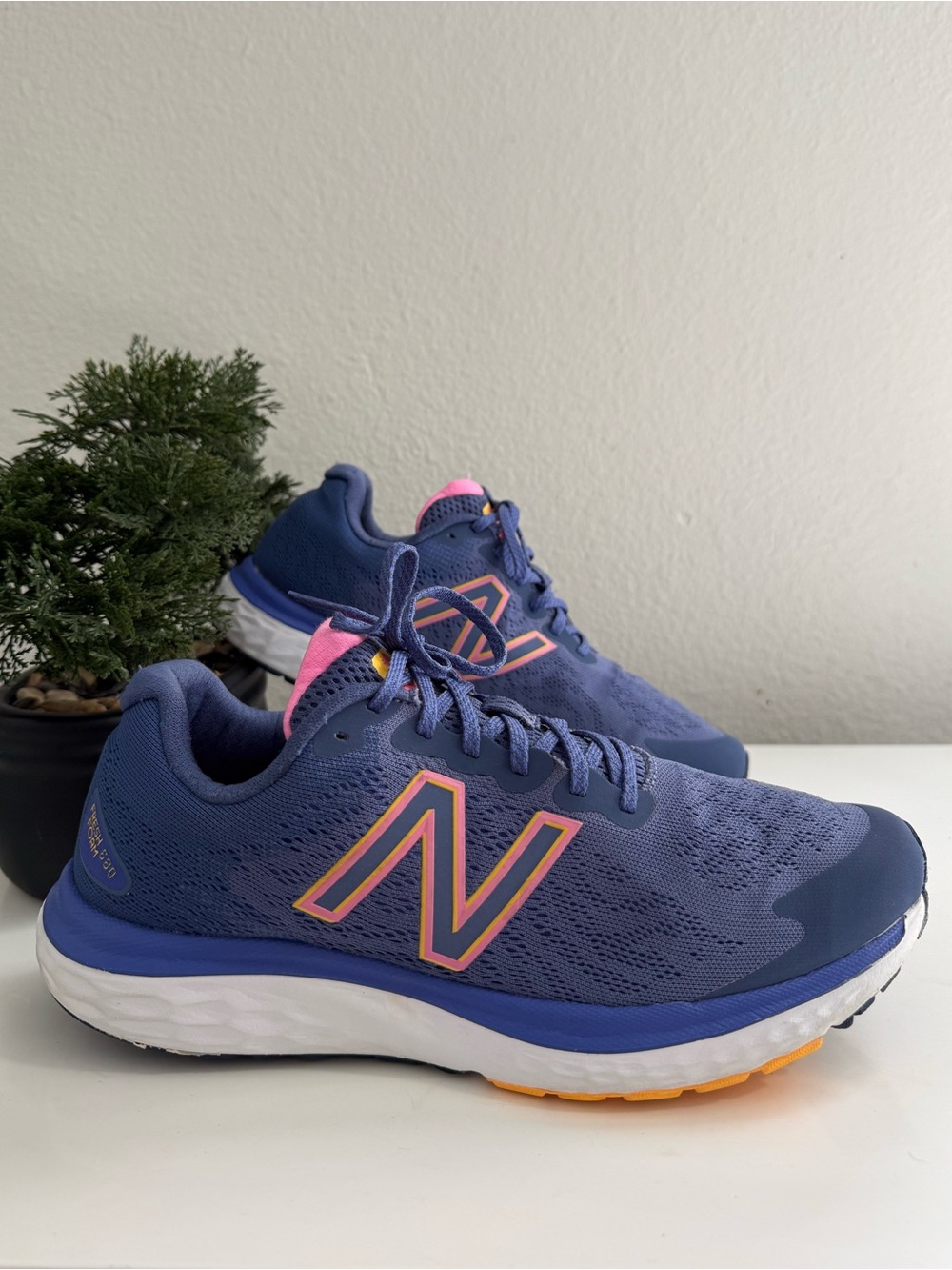New Balance fresh foam 680v7 Women size 9.5 Blue-Pink Running Shoes